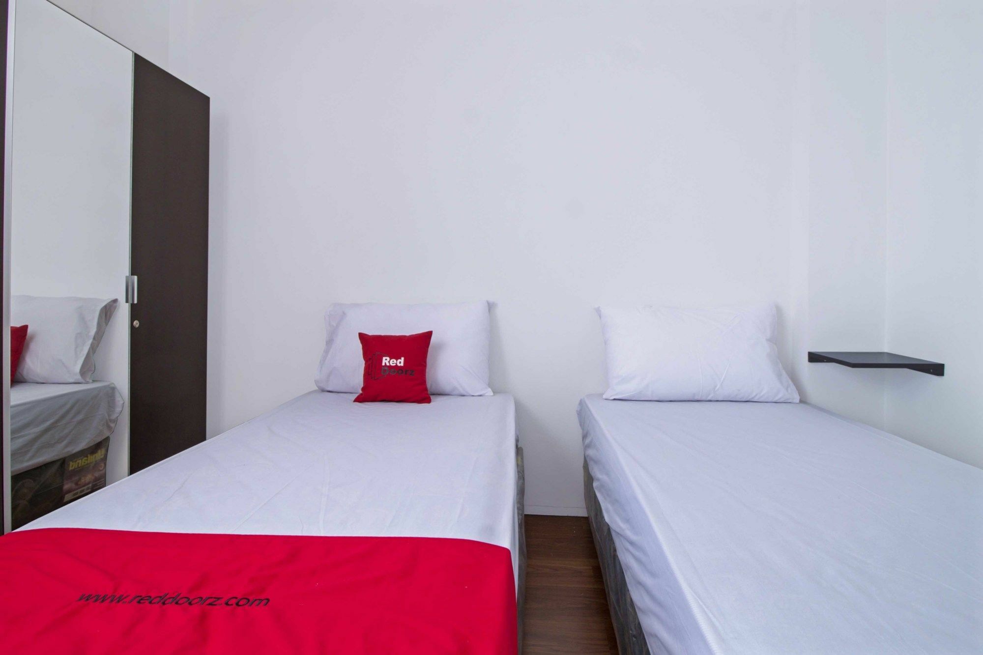 Reddoorz Plus Near Plaza Indonesia Jakarta Exterior foto
