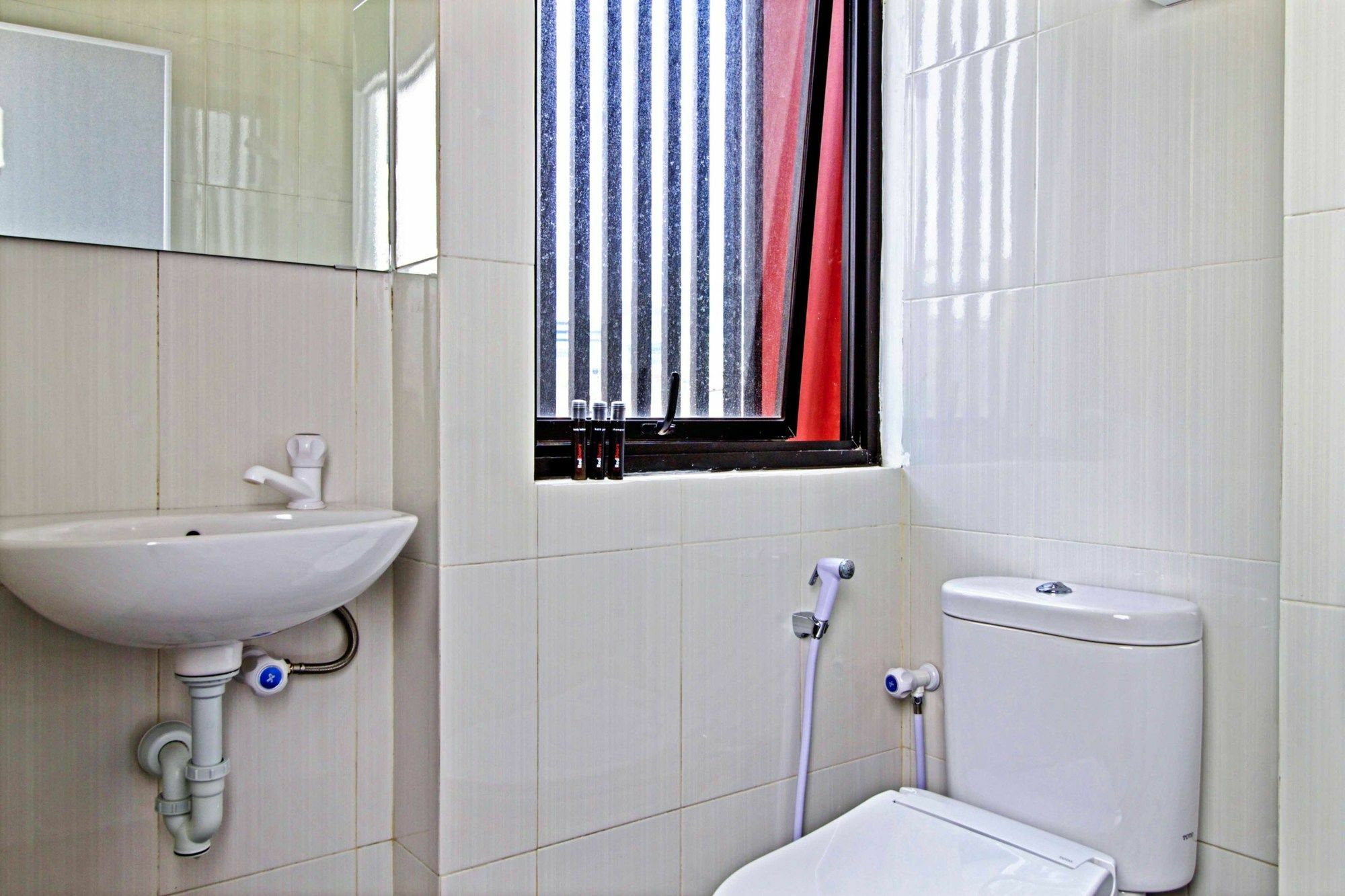 Reddoorz Plus Near Plaza Indonesia Jakarta Exterior foto
