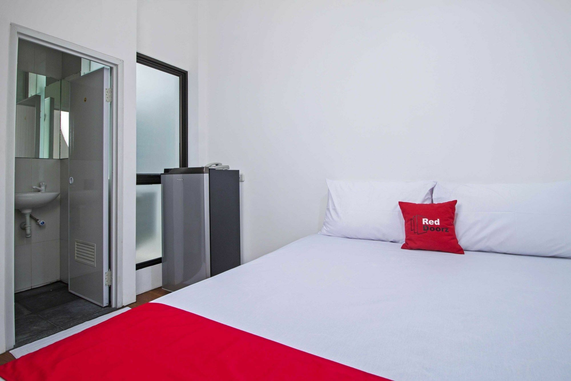 Reddoorz Plus Near Plaza Indonesia Jakarta Exterior foto
